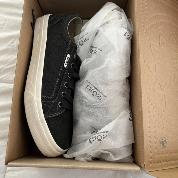 WOMENS TAOS PRIM SOUL black sneakers size 8.5 wide - Picture 3 of 5